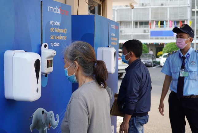 Bộ Y tế không tiếp khách, nhận hoa Ngày Thầy thuốc Việt Nam ảnh 1