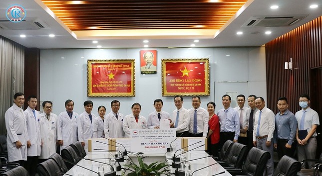 Lãnh sự quán Trung Quốc cảm ơn Bệnh viện Chợ Rẫy chăm sóc công dân nhiễm nCov ảnh 1