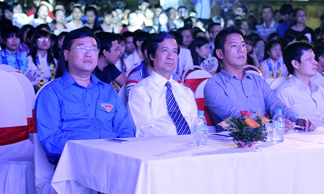 Bùng nổ đêm hội “Tự hào sinh viên ĐHQG Hà Nội” 2015 ảnh 2