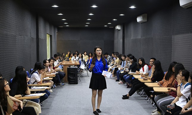 'Bật mí' bí kíp thi năng khiếu báo chí cho sĩ tử ảnh 5