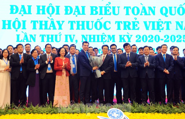 Mỗi thầy thuốc trẻ phải xem niềm tin của bệnh nhân làm mục tiêu phấn đấu ảnh 2