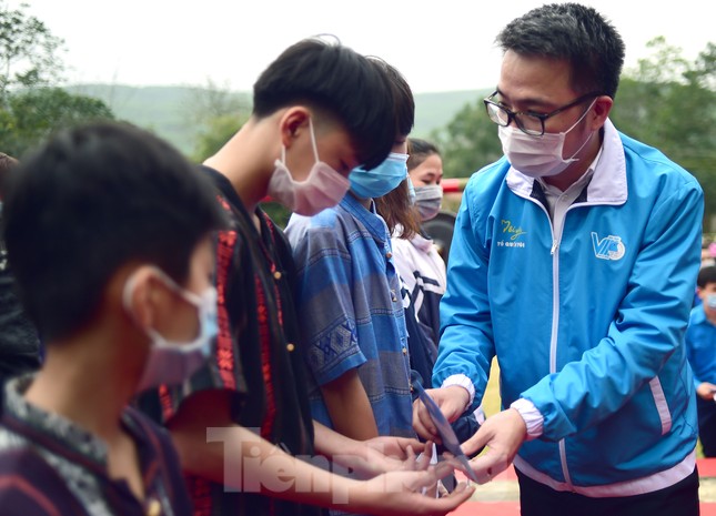 'Xuân Tình nguyện' mang Tết đủ đầy hơn với những hoàn cảnh khó khăn ảnh 2