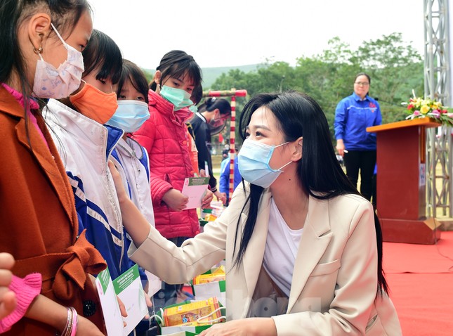 'Xuân Tình nguyện' mang Tết đủ đầy hơn với những hoàn cảnh khó khăn ảnh 3