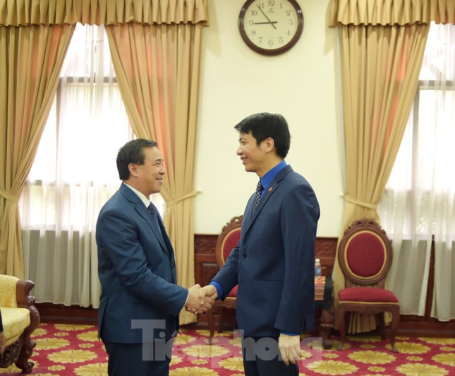 Ban Bí thư T.Ư Đoàn làm việc với Đại sứ quán Lào về hợp tác thanh niên ảnh 1
