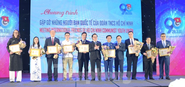 T.Ư Đoàn tặng kỷ niệm chương 'Vì thế hệ trẻ' cho 15 cá nhân nước ngoài ảnh 5