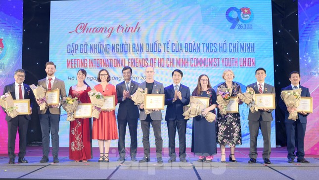 T.Ư Đoàn tặng kỷ niệm chương 'Vì thế hệ trẻ' cho 15 cá nhân nước ngoài ảnh 6