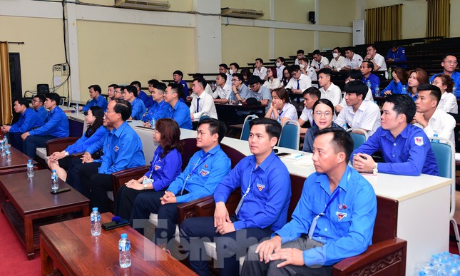 Khơi dậy khát vọng phát triển bản thân và cống hiến trong du học sinh Việt Nam tại Lào ảnh 9