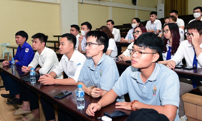 Khơi dậy khát vọng phát triển bản thân và cống hiến trong du học sinh Việt Nam tại Lào ảnh 8