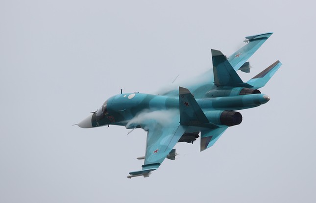 2 cường kích Su-34 của Nga va chạm trên không, phi công nhảy dù ảnh 1