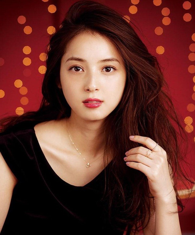 Vẻ ngoài hoàn hảo và gợi cảm của mỹ nhân hàng đầu Nhật Bản bị chồng lừa dối - 13 Vẻ ngoài hoàn hảo và gợi cảm của mỹ nhân hàng đầu Nhật Bản bị chồng lừa dối - 13