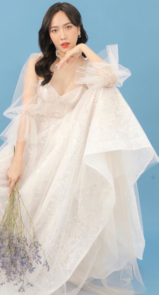 Showbiz Việt 15/7: Ninh Dương Lan Ngọc hở “bạo” khởi động Hè, Ngọc Trinh hóa “trẻ thơ“ ảnh 17