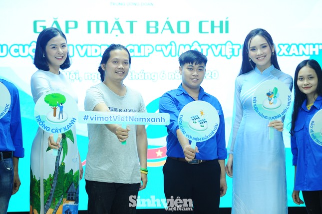 Hoa hậu Ngọc Hân cùng các bạn trẻ hưởng ứng "Vì một Việt Nam xanh" ảnh 2