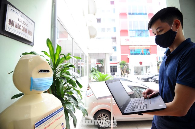 “Robot lễ tân” nhận biết người không đeo khẩu trang - “made by” sinh viên ảnh 3
