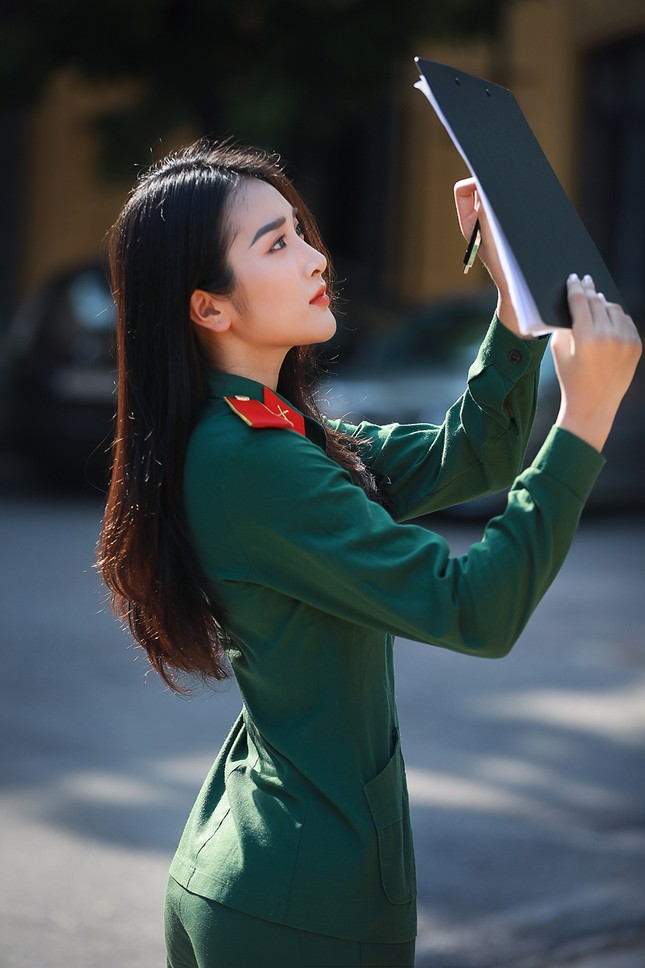 Nữ sinh viên trường ĐH Văn hóa Nghệ thuật Quân đội có gương mặt đẹp như minh tinh ảnh 1