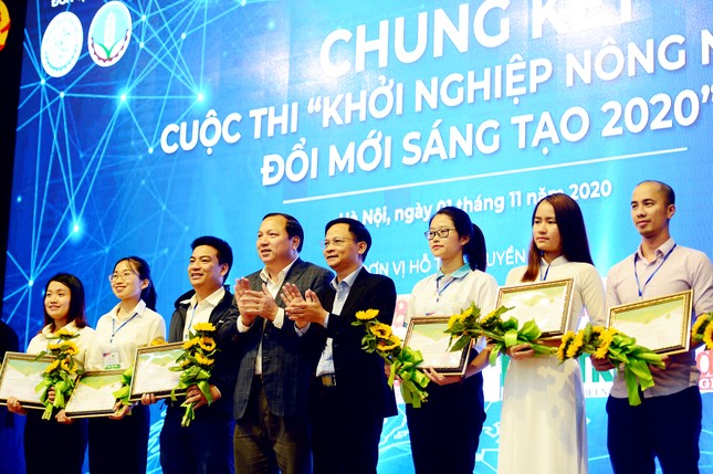 Dự án lá chuối Việt vô địch cuộc thi “Khởi nghiệp Nông nghiệp Đổi mới sáng tạo 2020“ ảnh 2