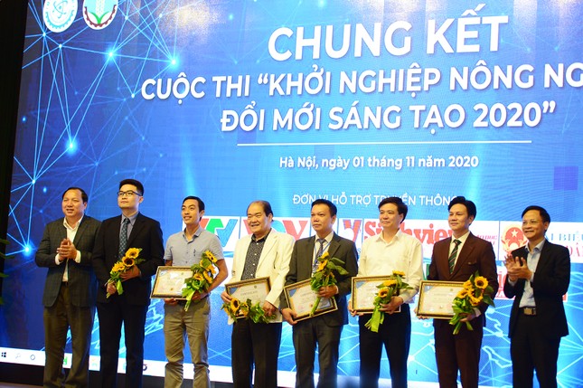 Dự án lá chuối Việt vô địch cuộc thi “Khởi nghiệp Nông nghiệp Đổi mới sáng tạo 2020“ ảnh 3