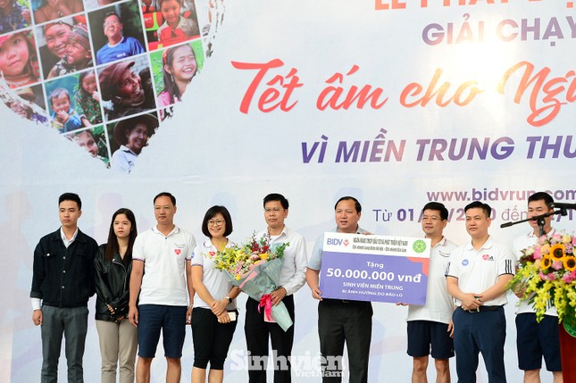 Gần 20.000 sinh viên tham gia giải chạy ủng hộ đồng bào miền Trung ảnh 3