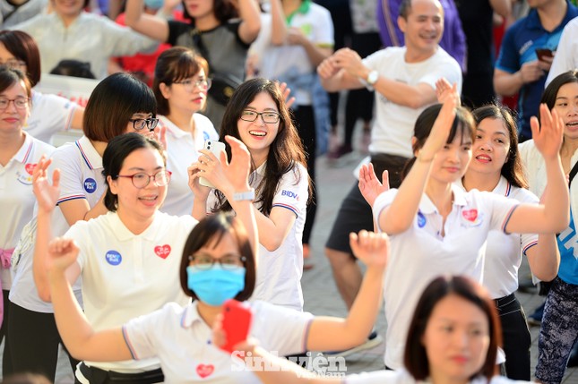 Gần 20.000 sinh viên tham gia giải chạy ủng hộ đồng bào miền Trung ảnh 9