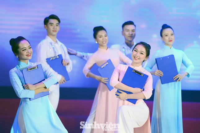 Mỗi tấm gương thầy, cô giáo trẻ tiêu biểu là một câu chuyện đẹp ảnh 5