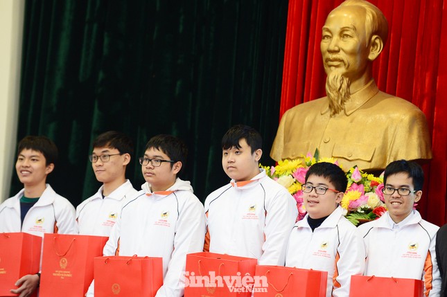 Vinh danh 24 học sinh giành giải Olympic quốc tế năm 2020 ảnh 1