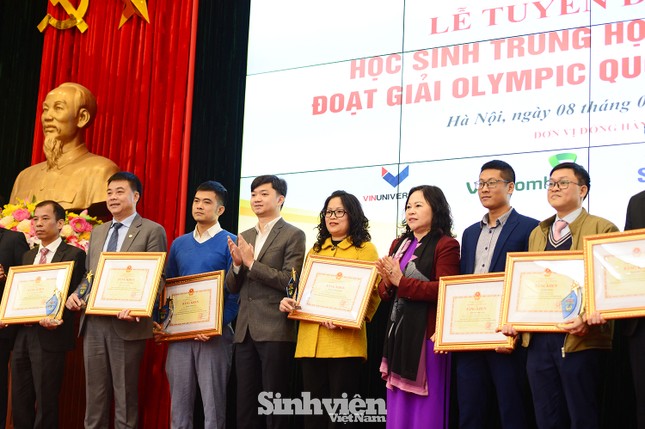 Vinh danh 24 học sinh giành giải Olympic quốc tế năm 2020 ảnh 4