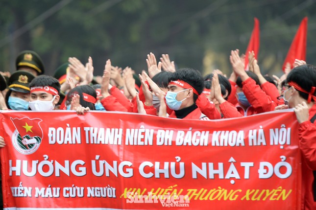 Hàng ngàn sinh viên diễu hành hưởng ứng “Chủ Nhật Đỏ" 2021 ảnh 2