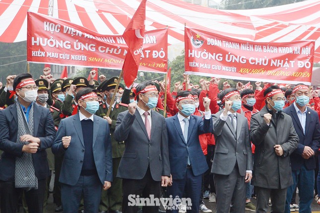 Hàng ngàn sinh viên diễu hành hưởng ứng “Chủ Nhật Đỏ" 2021 ảnh 1