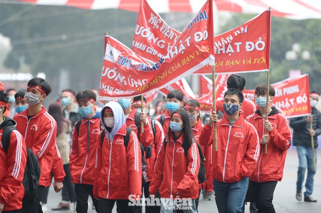 Hàng ngàn sinh viên diễu hành hưởng ứng “Chủ Nhật Đỏ" 2021 ảnh 5