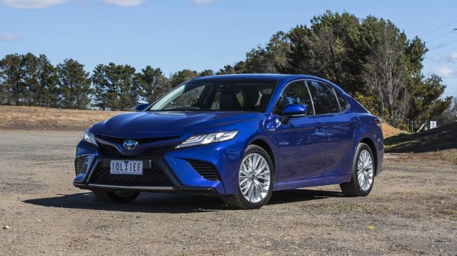 Toyota Camry bản hybrid 'cháy hàng' tại Australia