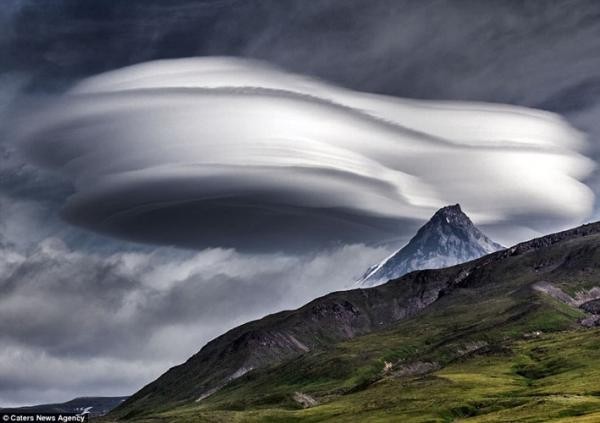 Mây khổng lồ hình đĩa bay tại Nga ám chỉ 'Ngày tận thế'? ảnh 4