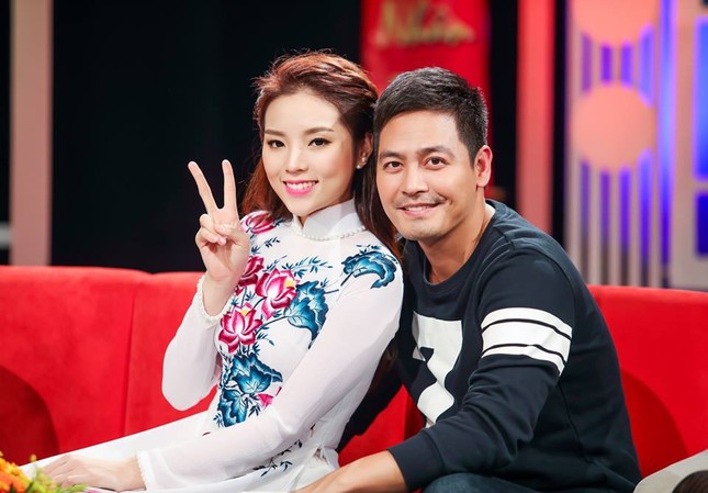 MC Phan Anh say đắm 'nhìn trộm' Hoa hậu Kỳ Duyên ảnh 8
