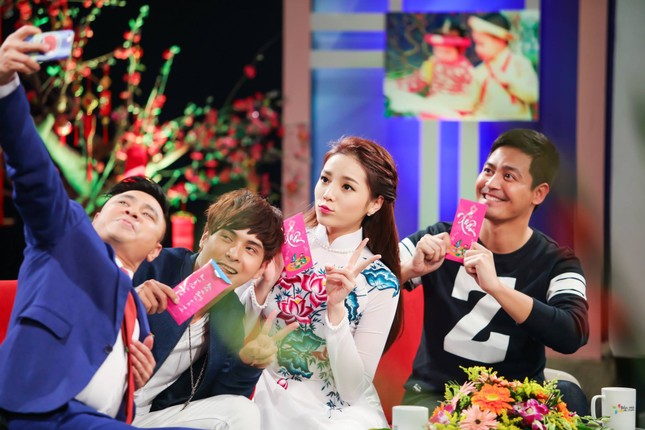MC Phan Anh say đắm 'nhìn trộm' Hoa hậu Kỳ Duyên ảnh 9