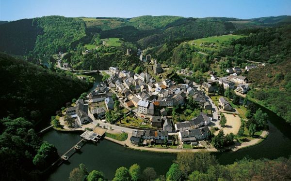 Quốc kỳ Luxembourg gồm mấy màu?