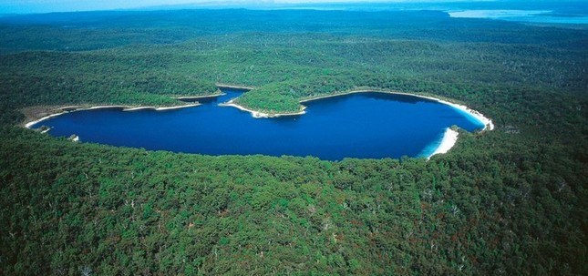 Hồ nước nào sau đây của Australia được biết đến là một trong những hồ nước sạch nhất trên thế giới?