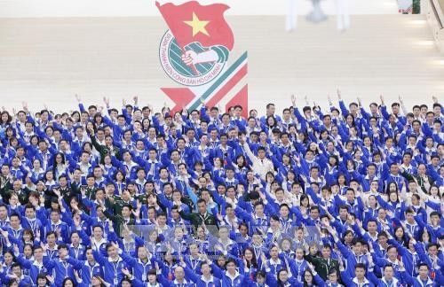 Ai là họa sĩ vẽ huy hiệu Đoàn?