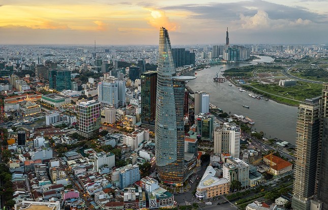 Ở Việt Nam, thành phố đông dân nhất là?