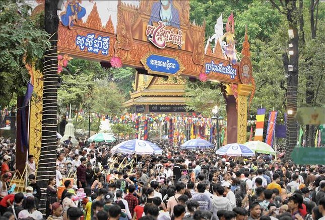 Campuchia ăn mừng năm mới vào tháng mấy?