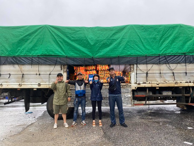 Hòa Minzy thức trắng cứu trợ miền Trung, chia sẻ lý do không kêu gọi quyên góp ảnh 2