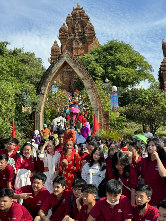Hàng vạn người tham gia lễ hội Katê 2023 ở Ninh Thuận ảnh 4
