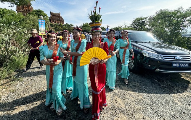 Hàng vạn người tham gia lễ hội Katê 2023 ở Ninh Thuận ảnh 7