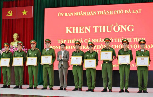 Đà Lạt khen thưởng 2 tập thể, 25 cá nhân triệt phá nhiều vụ án phức tạp ảnh 3