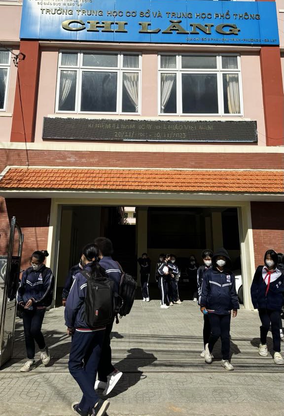Sập mảng trần trường học ở Đà Lạt, phụ huynh và học sinh bất an ảnh 4