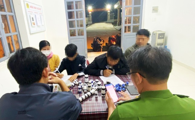 Phát hiện 2 học sinh lớp 9 chế tạo pháo, rao bán trên mạng ảnh 1