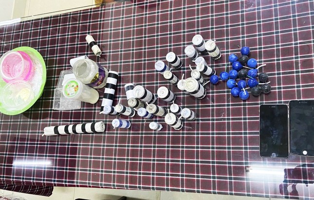 Phát hiện 2 học sinh lớp 9 chế tạo pháo, rao bán trên mạng ảnh 2