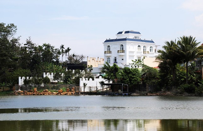 Biệt thự không phép đồ sộ ‘mọc’ trên đất quy hoạch ảnh 2