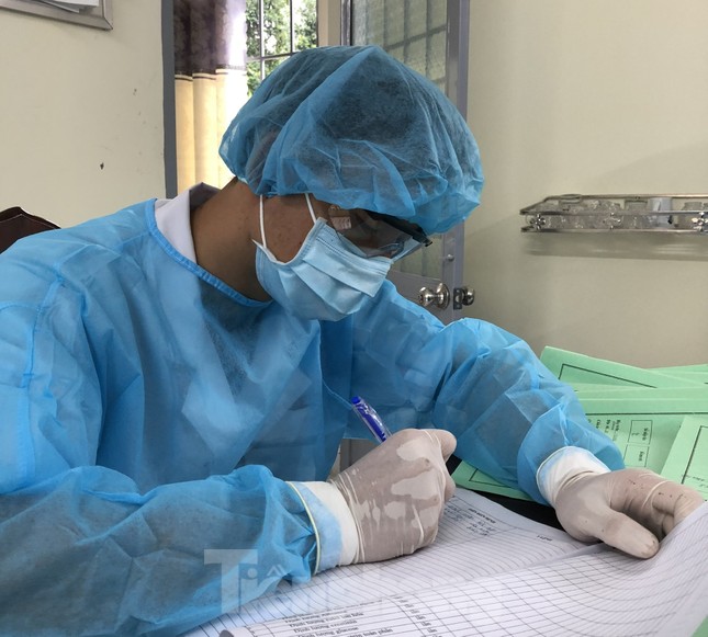 Chùm ảnh mới nhất về bệnh nhân COVID-19 đầu tiên và bác sỹ điều trị ở Đắk Lắk ảnh 2