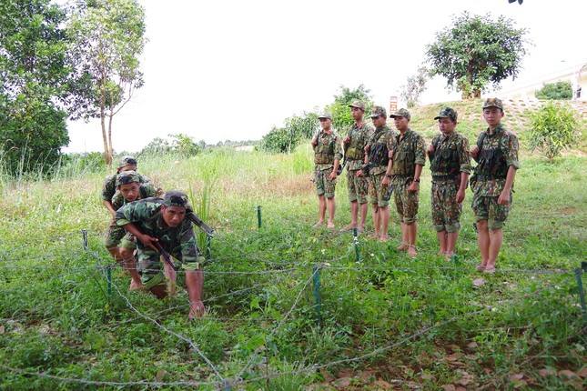 Đại đội trinh sát 'mình đồng da sắt' trên thao trường ảnh 2