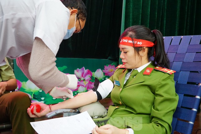 Chủ nhật Đỏ tại Công an tỉnh Đắk Lắk: Nhà tu hành, người dân vào hiến máu ảnh 17