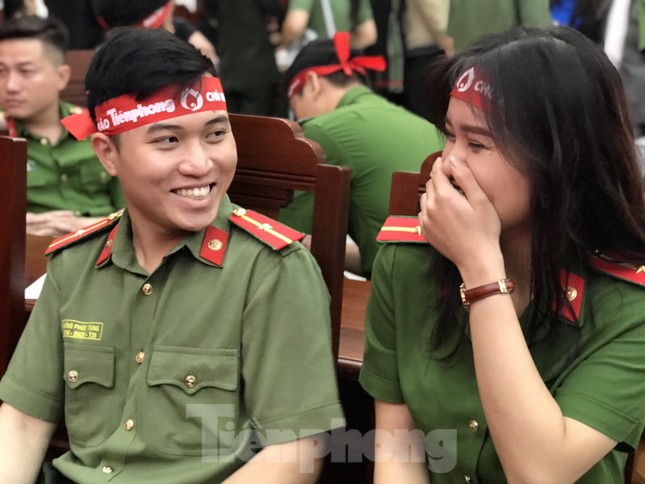 Chủ nhật Đỏ tại Công an tỉnh Đắk Lắk: Nhà tu hành, người dân vào hiến máu ảnh 13