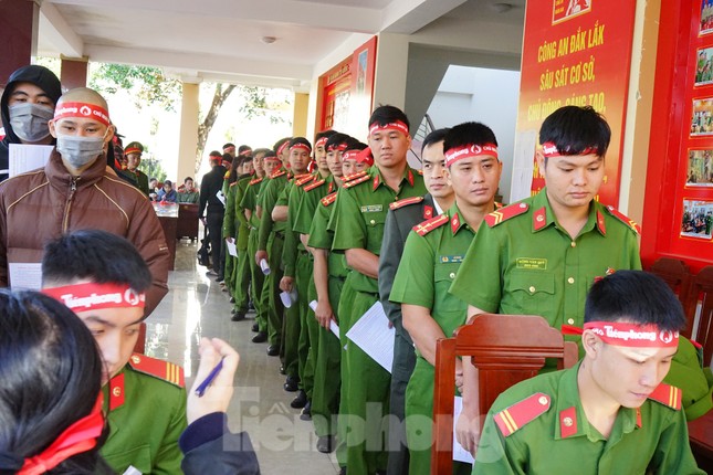 Chủ nhật Đỏ tại Công an tỉnh Đắk Lắk: Nhà tu hành, người dân vào hiến máu ảnh 3